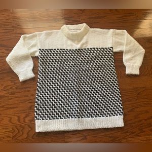 Women’s Black & White Vintage Sweater Size XL